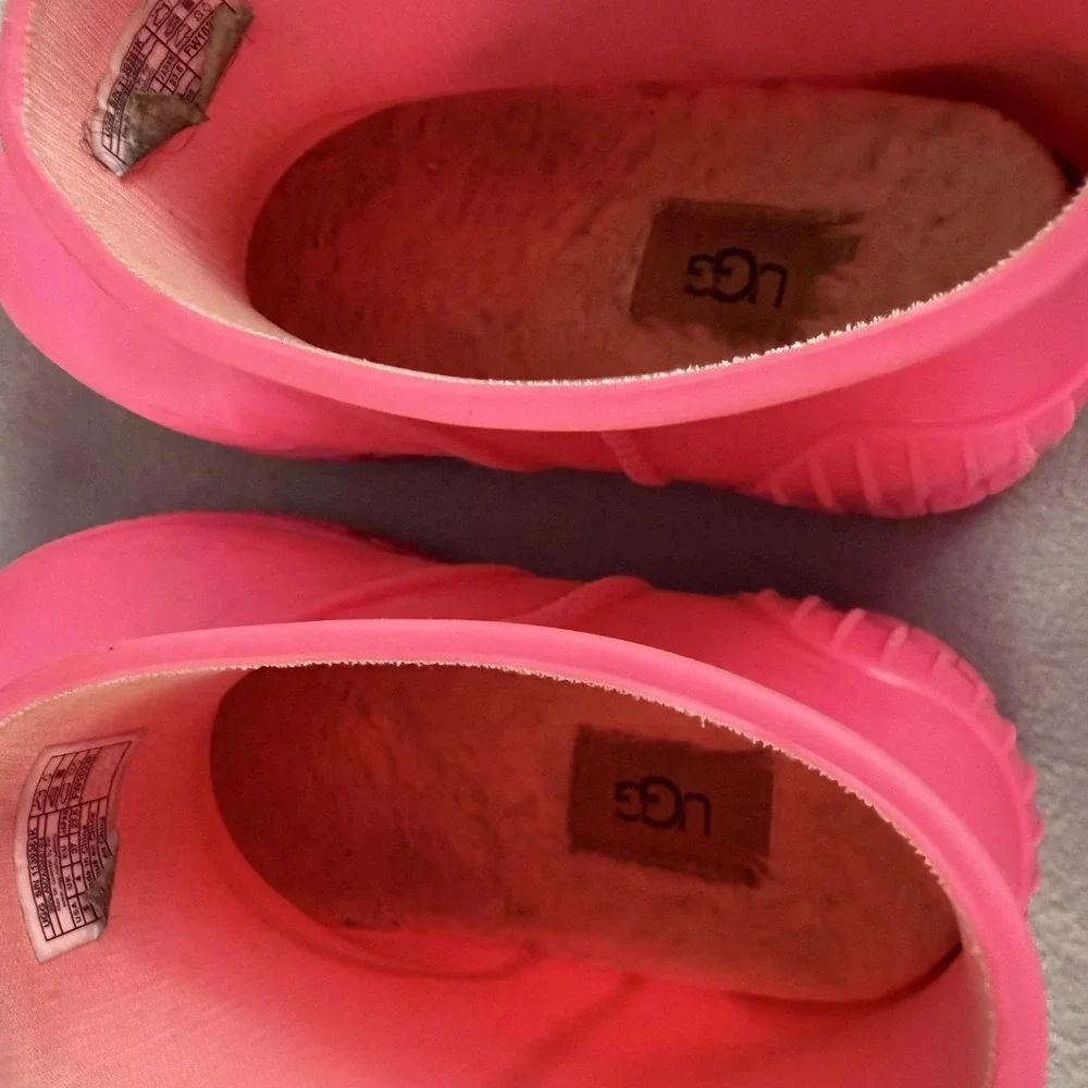 UGG Drizlita Rain Boots Kids 5 Pink Waterproof Rubber Ankle Logo‎